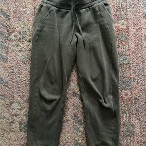 lululemon Scuba High-Rise Jogger (size 4)
